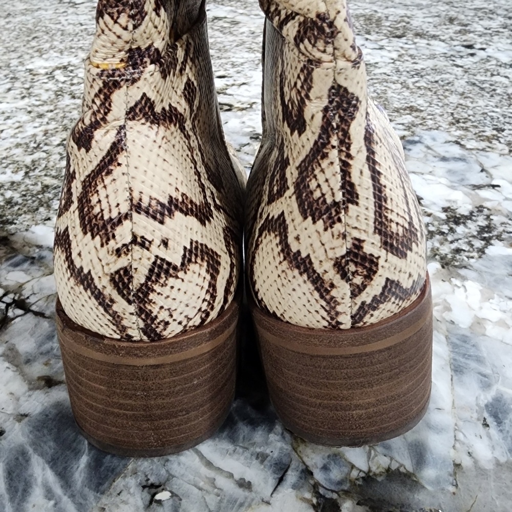 Vince Camuto Beaanna Faux Snakeskin Tall Boot 7M Chunk Heel - Picture 6 of 13